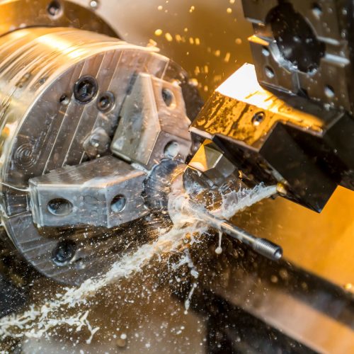 Cnc drehmaschine in aktion stahlbearbeitung