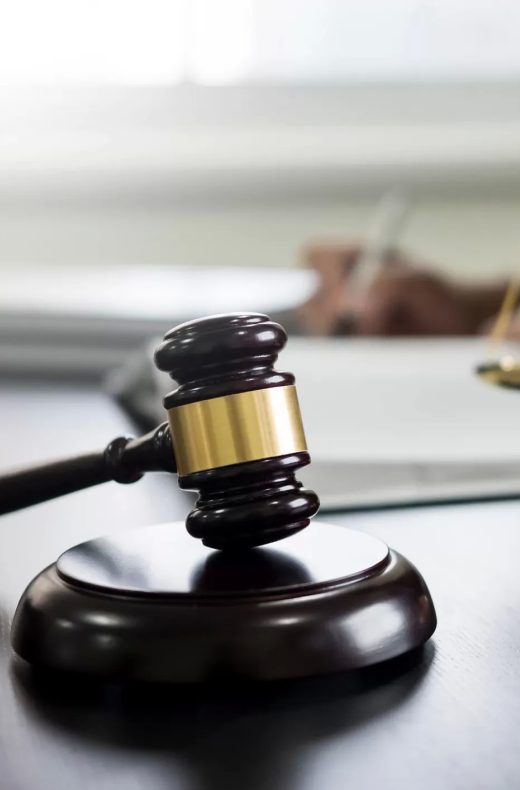 Waage gerichtshammer